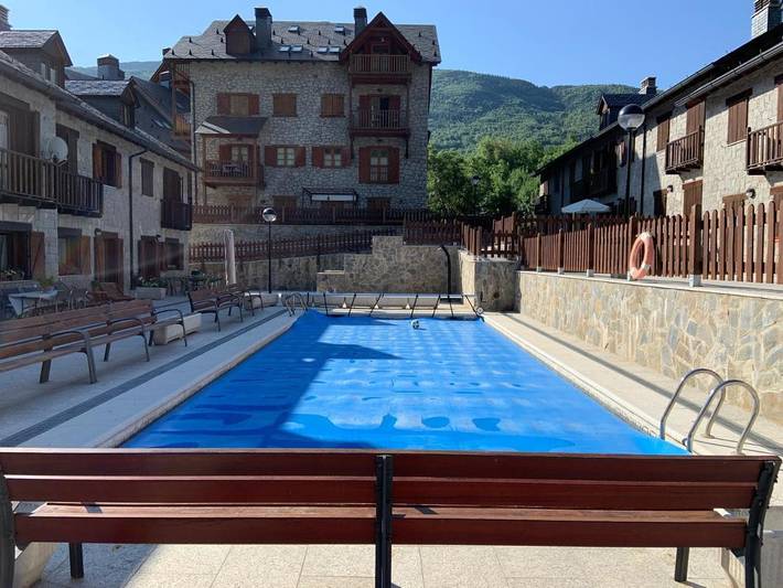 Ferienhaus für 10 Personen, mit Ausblick und Pool sowie Terrasse - 1