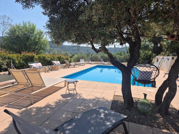 Location de vacances pour 6 personnes, avec jardin ainsi que vue et piscine à Salernes - 3