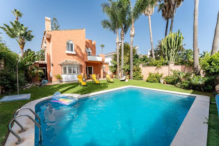 Casa rural para 8 personas, con Balcón además de Terraza y Jardín en Estepona