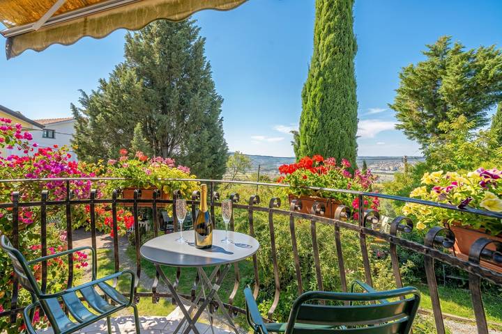 Location de vacances pour 4 personnes, avec Balcon ainsi que Vue sur l’océan et Terrasse à Koper