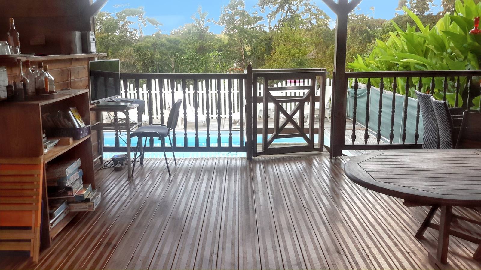 Charmanter Bungalow in Le Robert mit Gemeinschaftspool und Garten in Le Robert, Martinique