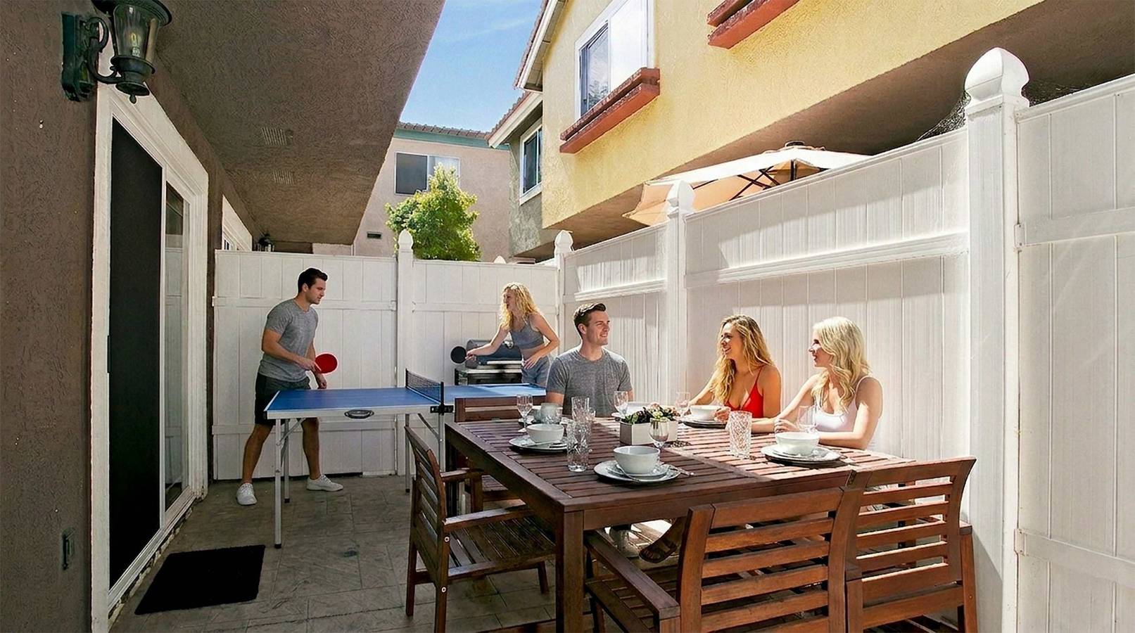 Appartement entier, Costa Mesa -Newport- Patio - Free Parking-Cm-2 in Costa Mesa, Comté d'Orange