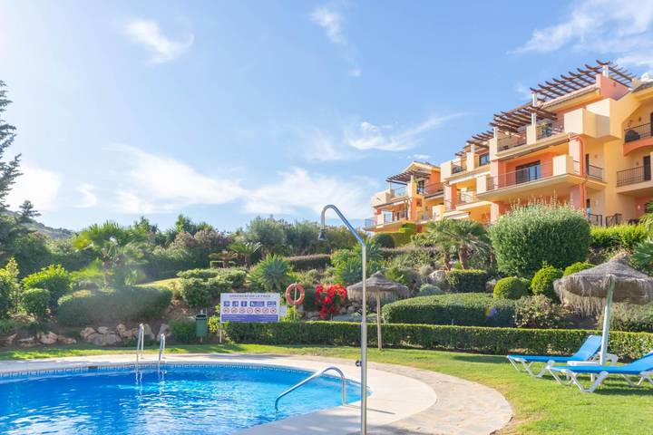 Ganze Wohnung, Ferienwohnung für 6 Personen mit Balkon/Terrasse in Los Arqueros Golf and Country Club, Benahavís