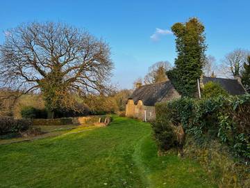 Gîte pour 6 personnes, avec terrasse et jardin ainsi que vue et piscine, animaux acceptés à Quistinic