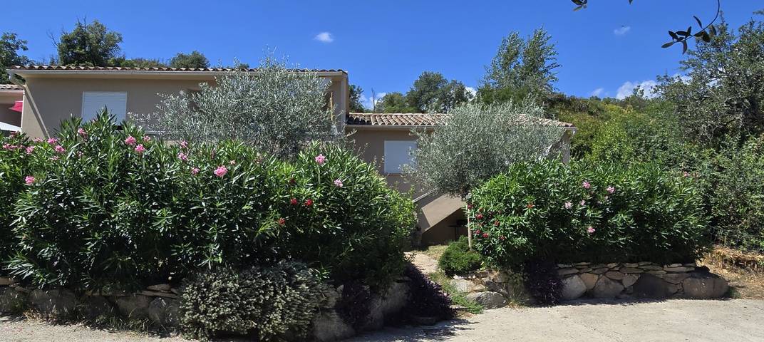 Villa pour 6 personnes, avec piscine ainsi que jardin et terrasse en Corse - 4