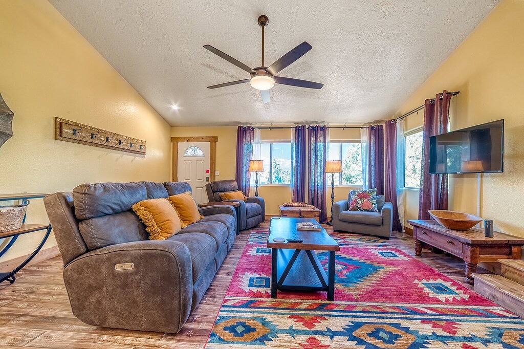 Angel Fire Mountain & Ski House - Casa Blue Sky – Beautiful 3 Bedroom Home! in Angel Fire, Colfax County