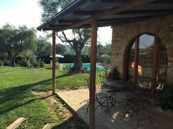 Agriturismo per 2 persone, con Terrazza e Giardino nonché Piscina a Altidona