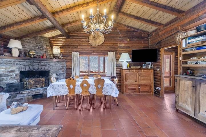 Chalet "Vue Cervin Matterhorn" with Mountain Views, Private Terrace & Wi-Fi in Navillod, Antey-Saint-André