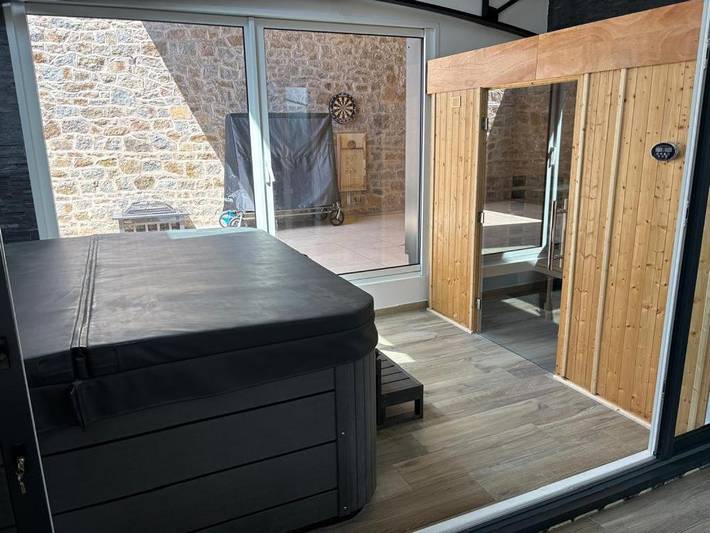 Chambre d’hôte pour 3 personnes, avec terrasse ainsi que sauna et jacuzzi à Landéan