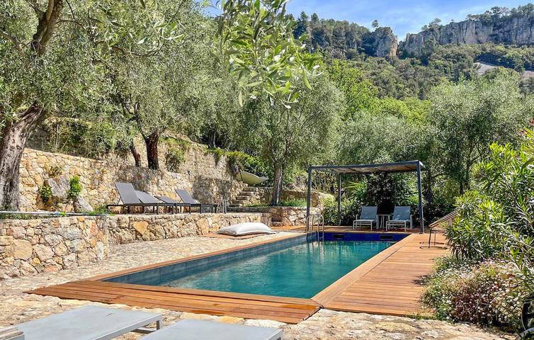 Location de vacances pour 8 personnes, avec jardin ainsi que piscine et terrasse à Grasse - 2