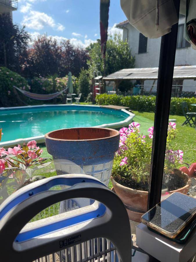 Location de vacances pour 2 personnes, avec piscine et bassin pour enfant ainsi que vue et jardin, animaux acceptés à Garessio - 2