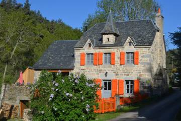 Chambre d’hôte pour 2 personnes, avec jardin dans Peyre-en-Aubrac