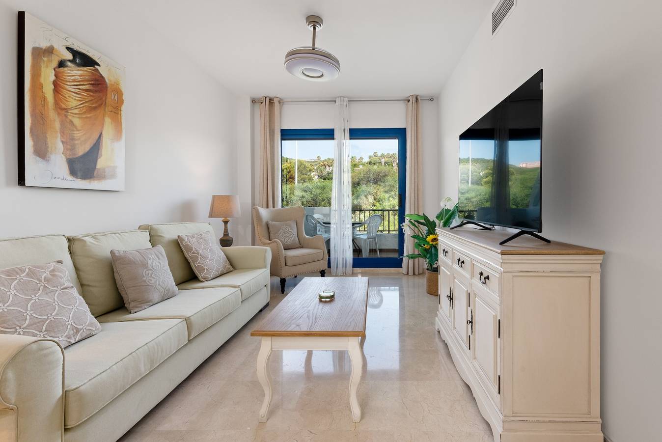 Apartamento entero, Apartamento 'Brisa Del Puerto' con piscina compartida, Wi-Fi y aire acondicionado in Puerto de la Duquesa, Manilva