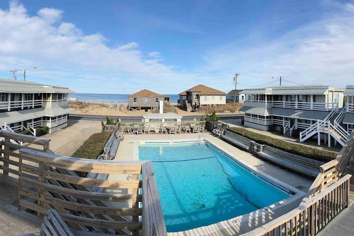Vacation rental for 10 people, with balcony and pool in Kitty Hawk