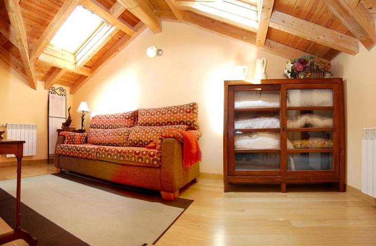 Casa rural para 6 personas, con jardín y vistas, Familias con niños en Montaña de Luna - 2