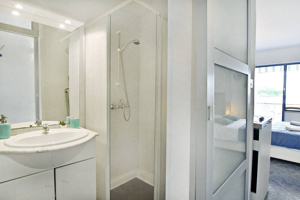 Entire apartment, Studio flat with balcony and sea view Savudrija, Umag in Umag, Umag Region