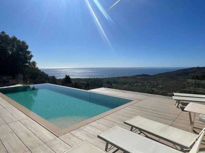 Villa per 6 persone, con Idromassaggio e Terrazza nonché Giardino e Piscina a Chia