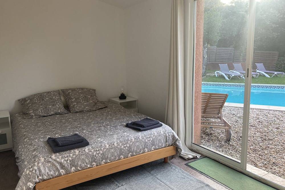 Between Uzès and Pont du Gard, a haven of peace with swimming pool in Collias, Nimes region