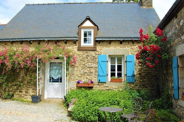 Location de vacances pour 6 personnes, avec vue ainsi que piscine et jardin, adapté aux familles à Crédin - 2