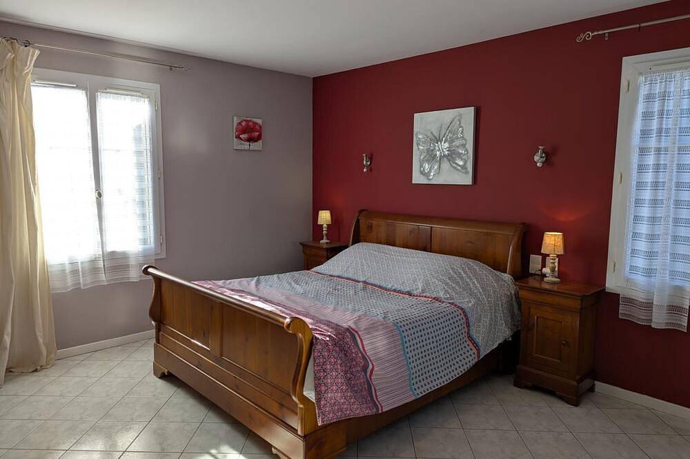 Geräumiges Ferienhaus mit privatem Pool und Garten, ideal für Familien mit Haustieren in Esse, Charente