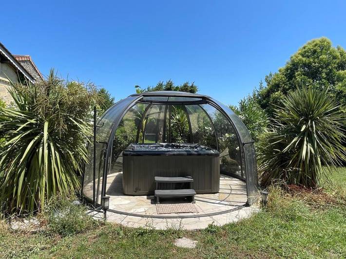 Location de vacances pour 4 personnes, avec jacuzzi ainsi que jardin et piscine dans Cubzac-les-Ponts - 4