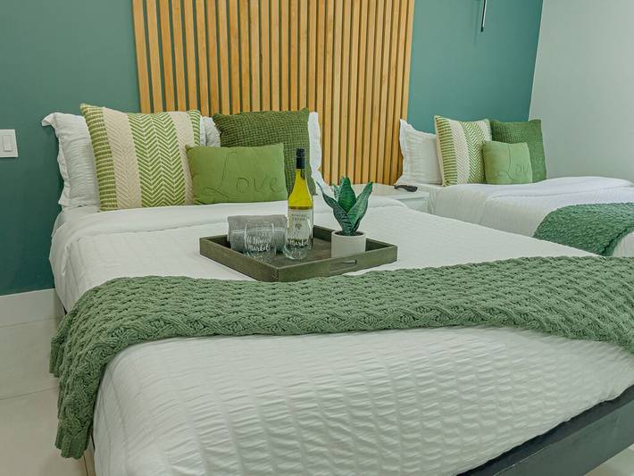 Vacation rental for 12 people, with hot tub in Cutler Bay