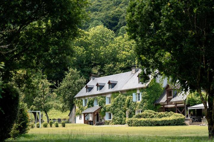 Hôtel pour 2 personnes, avec piscine ainsi que terrasse et jardin