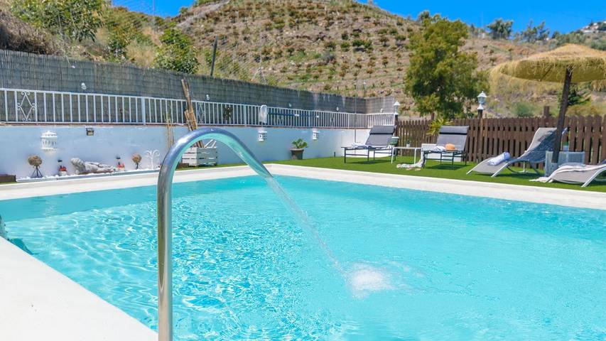 Villa für 6 Personen, mit Balkon/Terrasse und Pool in Torrox - 3