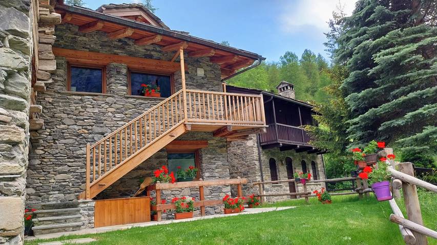 Appartement entier, Appartement 'Lo Talapàn' avec vue montagne, jardin commun et Wi-Fi in Rhêmes-Notre-Dame, Massif du Ruitor