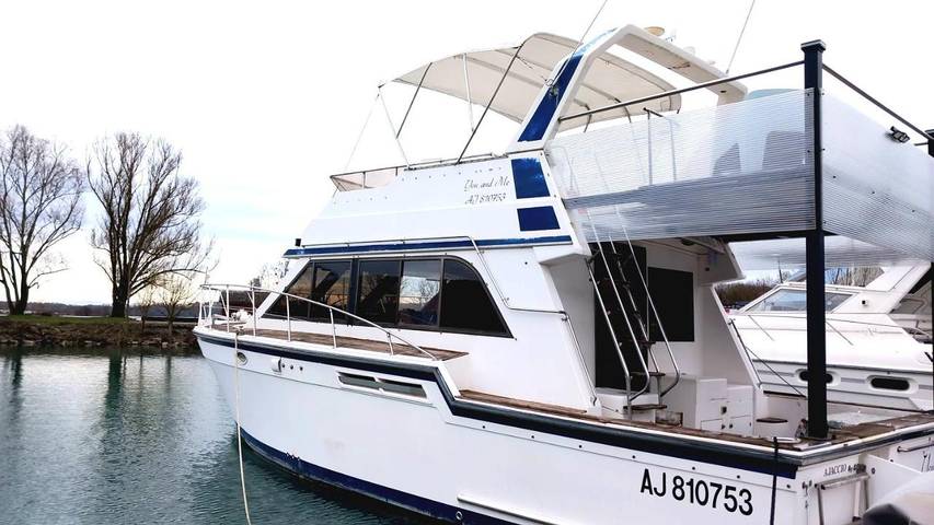 Bateau pour 4 personnes, avec vue sur le lac ainsi que vue et terrasse dans Auvergne-Rhône-Alpes - 4