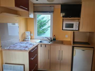 Static Caravan for 4 People in Pont-du-Château, Clermont-Ferrand region, Photo 2