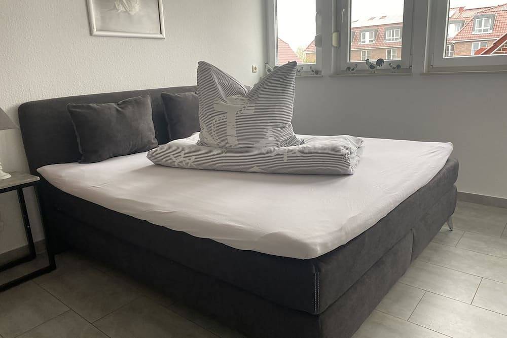 Ganze Wohnung, Schöne, große und helle Ferienwohnung in der Ankerstraße 10 in Greetsiel, Krummhörn