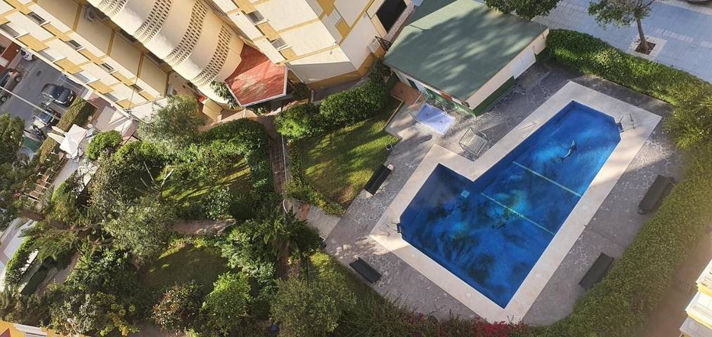 Ganze Wohnung, Ferienwohnung 'Torre Del Mar' mit Gemeinschaftspool, Gemeinschaftsgarten und Klimaanlage in Torre del Mar, Vélez-Málaga