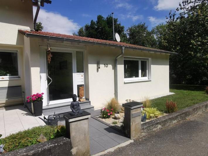 Ferienwohnung für 2 Personen, mit Terrasse und Garten sowie Ausblick