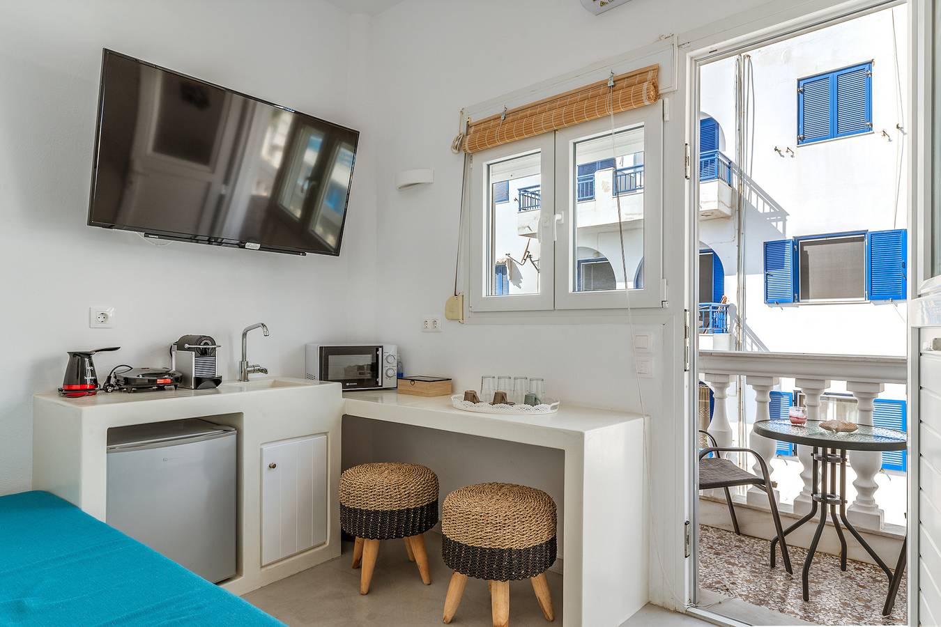 Studio Apartment 'Kleris 1 Tinos' with Sea View, Wi-Fi and Air Conditioning in Tinos