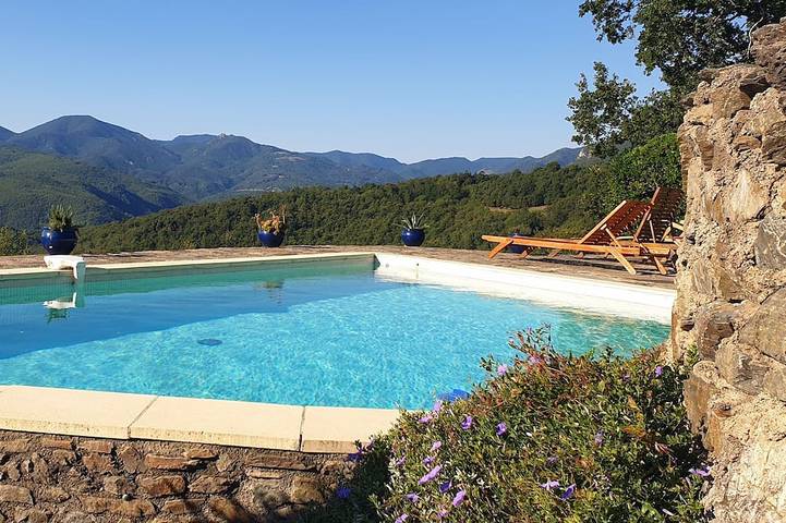 Agriturismo pour 12 personnes, avec piscine ainsi que jardin et terrasse