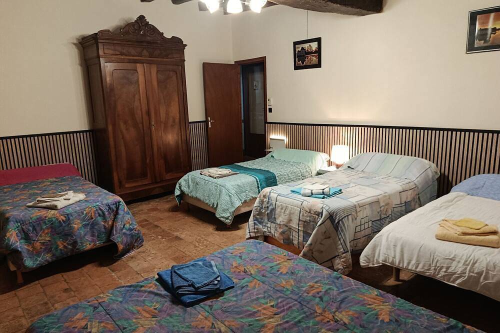 Maison familiale avec jardin clos, proche des activités et loisirs, internet inclus in Mareil-sur-Loir, Sarthe