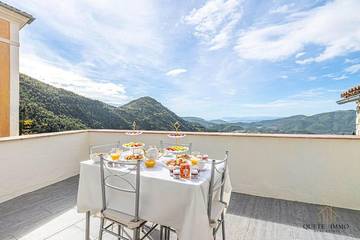 Gîte pour 6 personnes, avec terrasse et vue à Peille
