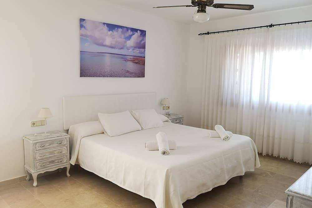 Villa rústica con gran piscina infinita y césped in San Francisco Javier, Formentera