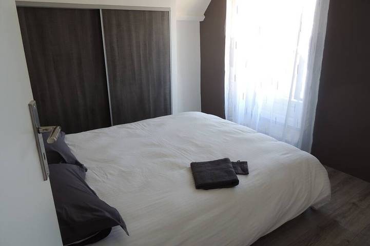 Location de vacances pour 12 personnes, avec jardin à Vailhourles - 4