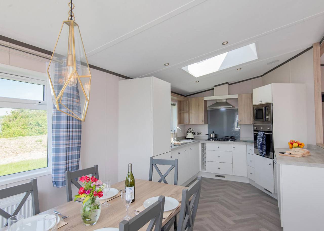 Deluxe 4 Lodge, slps 8, parking, ensuite & decking in Great Yarmouth, The Broads