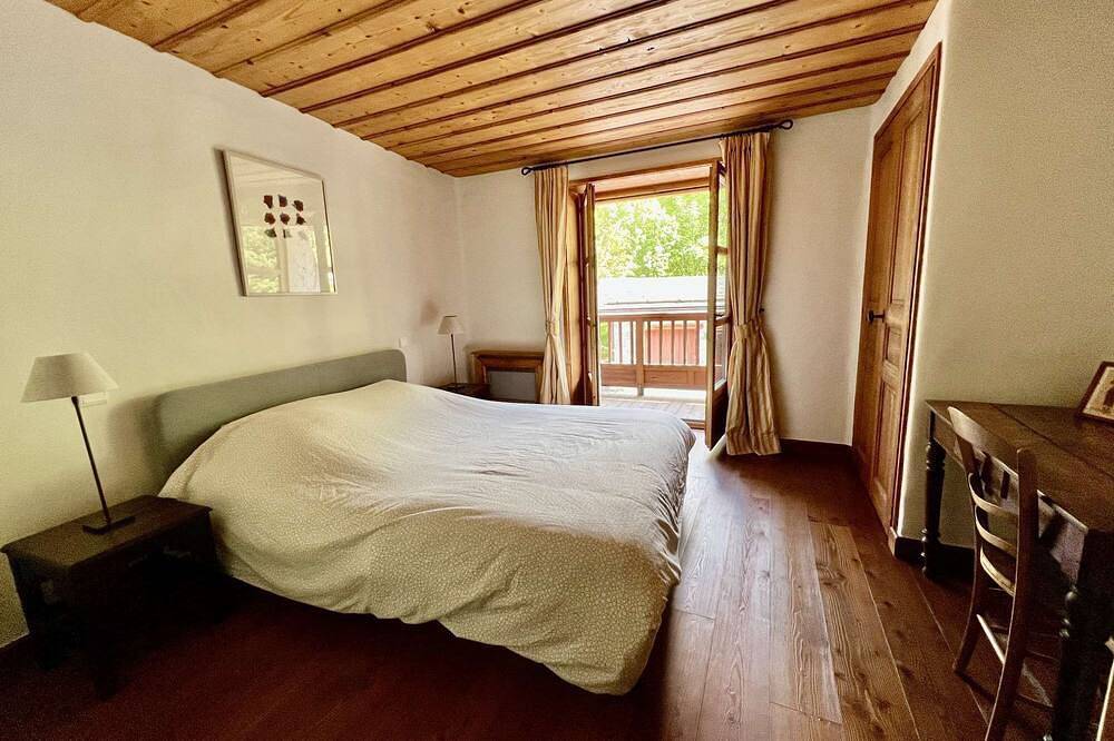 Charming Savoyard chalet in a quiet area with mountain views in Sainte-Foy-Tarentaise, Albertville en omgeving