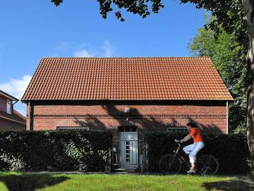 Ferienhaus für 7 Personen, mit Terrasse und Seeblick sowie Garten in Ostfriesland