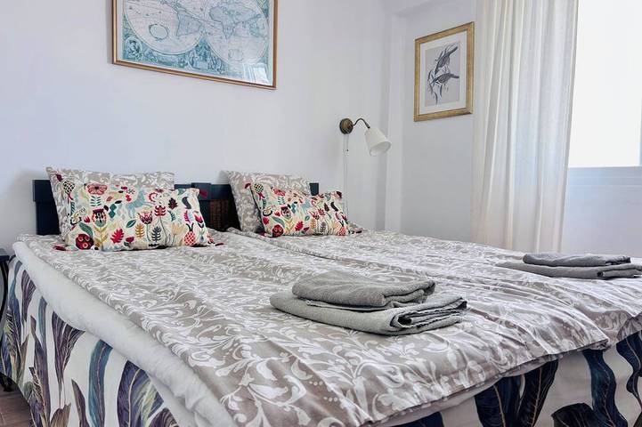 Ganze Wohnung, Schöne und komfortable Wohnung mit Aussicht. Der Zugang zu Pool, Tennis und Paddle-Platz in Torrox Costa, Torrox