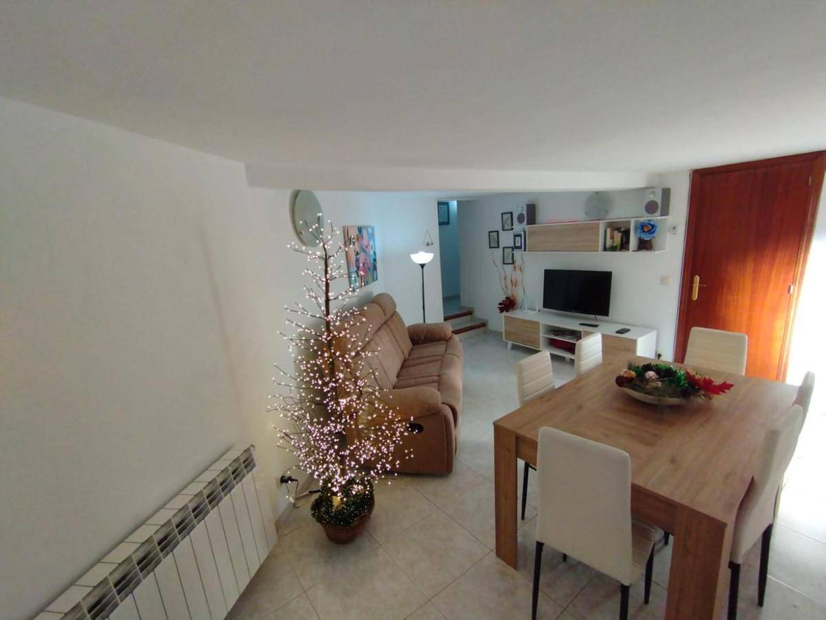 Two-Bedroom House in Monroyo, Provincia de Teruel