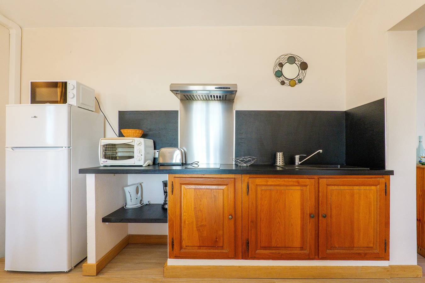 Casa de vacaciones «Le Petit Pin - La Fontinelle» con vistas a la montaña in Bessas, Ardèche