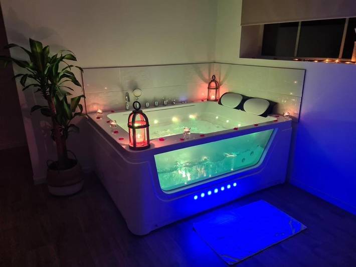 Location de vacances pour 2 personnes, avec jardin ainsi que sauna et jacuzzi à Bournezeau - 4