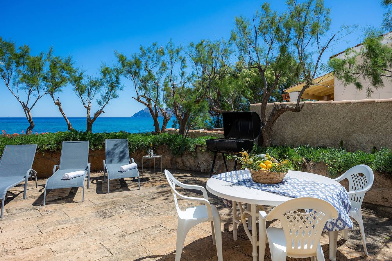 Casa de vacaciones 'Ran De Mar' con vistas al mar, terraza privada y Wi-Fi in Playa Son Serra de Marina, Santa Margalida