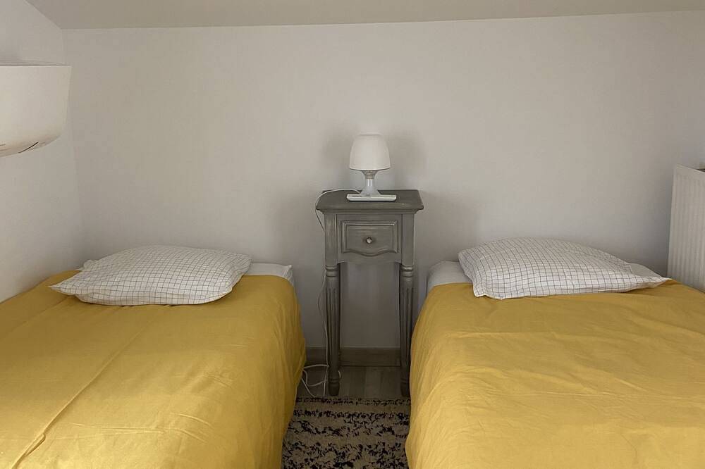 Green house for rent in Savigny-sur-Clairis, Yonne