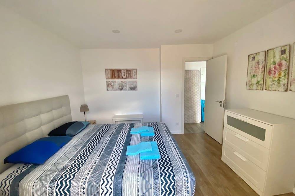 Ganze Wohnung, Wohnung Mit 1 Schlafzimmer. Terrasse Und Balkon Meerblick Vorne. 10 Meter vom Strand entfernt in Praia do Ouro, Sesimbra